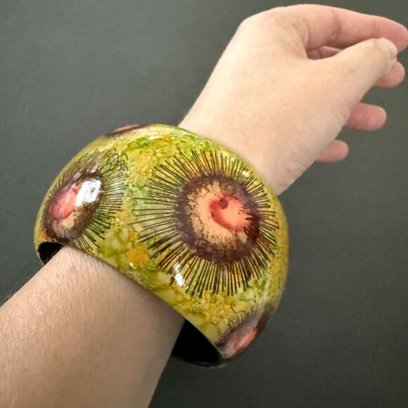 Hand painted Wood Wide Bangle Bracelet Abstract Sunburst Design Green Pink Hues - Picture 5 of 7